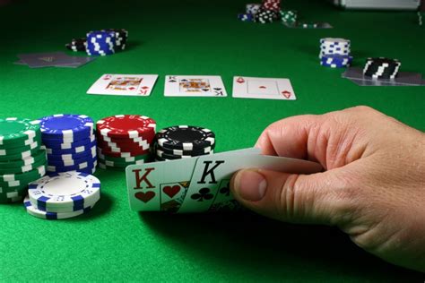 Online texas holdem poker com dinheiro real